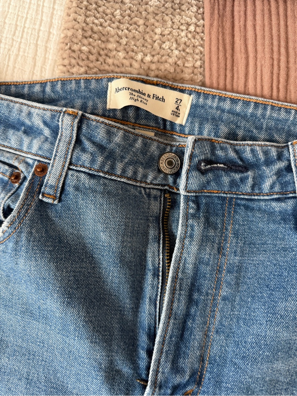 Abercrombie & Fitch Men’s Medium Blue Slim Straight Jeans
